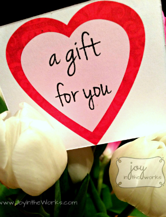A Gift for You: 14 Acts of God's Love: Flowers to a Single Friend: White Tulips