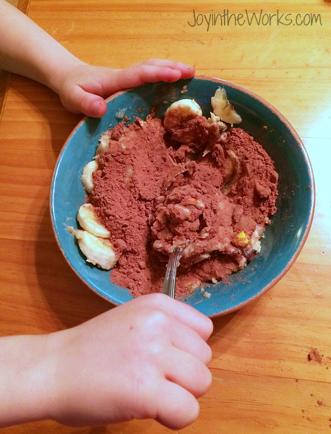 Stiring LOTS of cocoa powder into the cookie dough