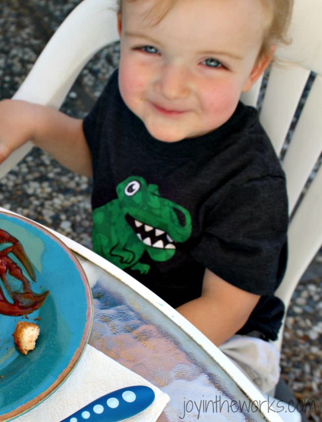 Eating meals outside after we get back from our vacation really helps us live the vacation lifestyle all summer long. It keeps the vacation alive once your plane lands.