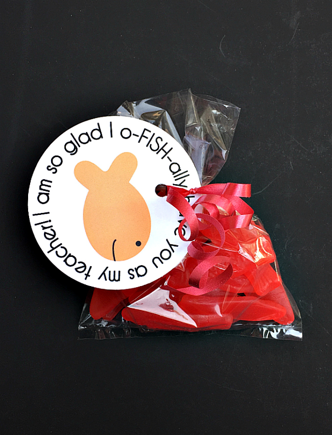 Back-to-School Teacher Gift Tags: I am so glad I am o-fish-ally in your class!