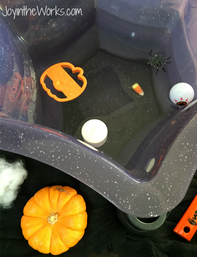 Use plastic eyeballs and other Halloween items to play an easy sink or float Halloween class party game. This Halloween Science Activity also doubles as a simple science lesson too!