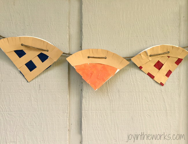 Forget hand traced turkeys, how about decorating with this Thanksgiving Pie Garland for Kids? It is so easy to make out of paper plates and the kids will love getting ready for their favorite dessert!