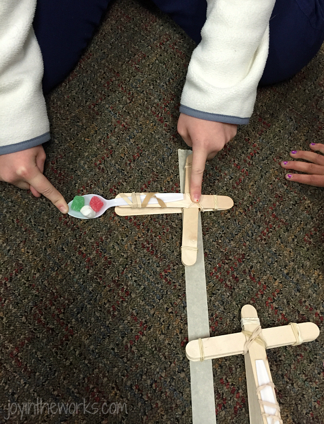 Fun #ChristmasSTEM Experiment: Make a gumdrop catapult and compare to mini marshmallows to see which one goes the farthest! #STEM