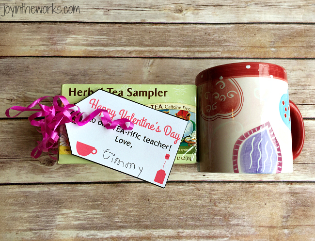 Valentine's Day Gift Ideas for Teachers: Tea for a TEA-riffic teacher with a free printable gift tag (1 of 8)