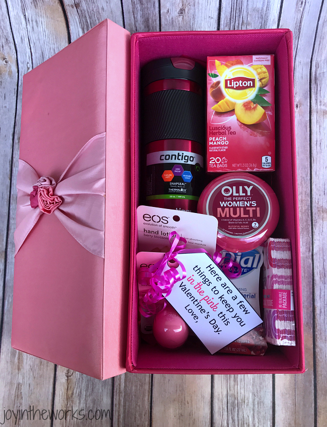 Give the gift of health this Valentine's Day with this "In the Pink" gift basket. Great gift idea for teachers who are surrounded by germs all day long throughout the cold, winter months. Includes free printable gift tag!