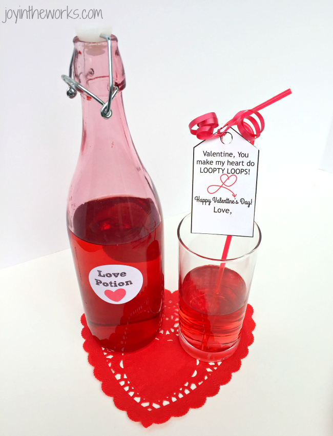 Use these Silly Straw Valentine Tags as an easy non-candy class valentine option to go with silly straws or crazy straws. Includes free printable Valentine gift tag with Loopty Loop message.