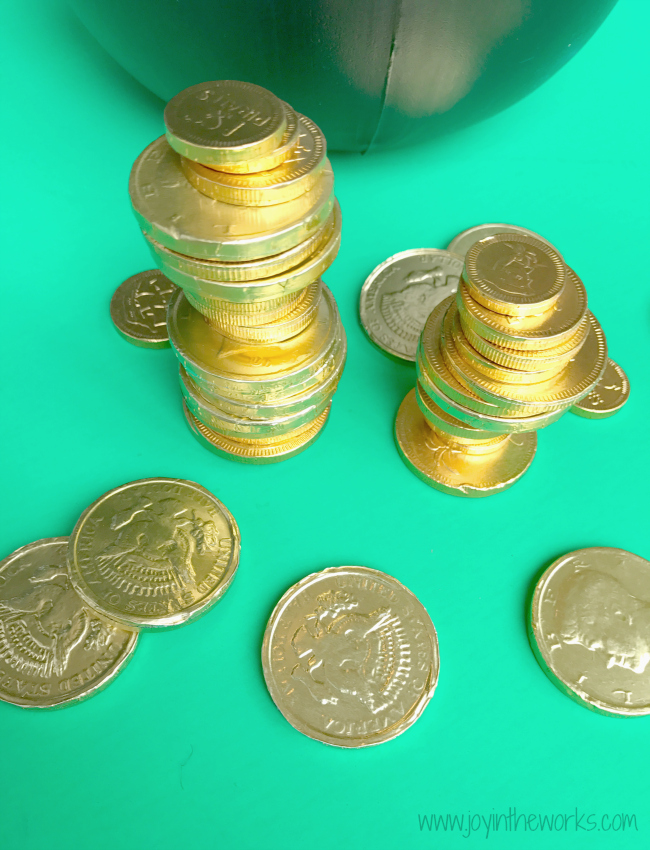 Looking for some easy games for St. Patrick's Day? These gold coin games are perfect for St. Patrick's Day parties, classroom centers and just fun at home!