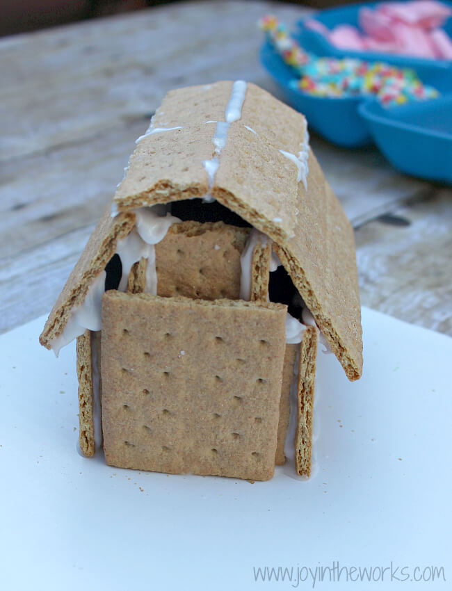 Springtime on the farm with a graham cracker barn The finish product (before candy!)