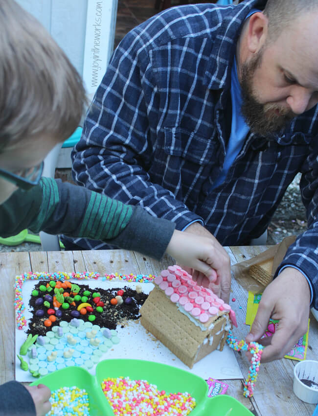 Looking for a spring family fun activity that everyone will enjoy? Make this Springtime Farm with a graham cracker barn and candy garden and pond. Decorate the roof with SweeTARTS, the garden with RUNTS, a Fun Dip Fence and SweeTARTS farm animals. Everyone will love making it (and probably eating a bit too!) #SpringItOn #NestleKitchen #CollectiveBias