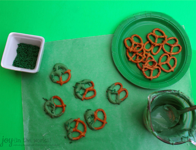 These simple  St. Patrick's Day gifts are perfect for friends, family, teachers or your own family! From dipped Oreos and pretzels to chocolate gold coins to Lucky Charms lip balm - these all would make the perfect token gift and are a great way to show someone how much you care.