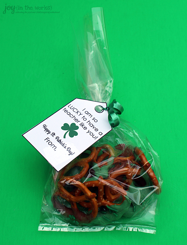 These simple  St. Patrick's Day gifts are perfect for friends, family, teachers or your own family! From dipped Oreos and pretzels to chocolate gold coins to Lucky Charms lip balm - these all would make the perfect token gift and are a great way to show someone how much you care.