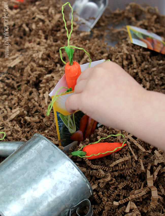 Spring is a great time to read The Carrot Seed and do some gardening dramatic play with this carrot sensory bin.