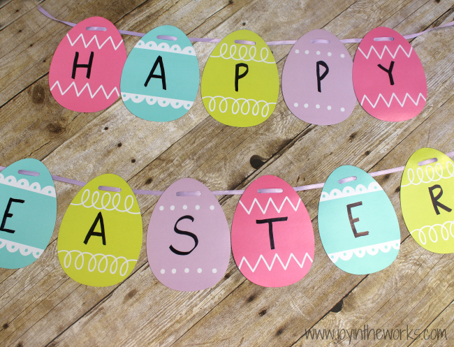 It is so easy to make your own Easter Decorations when you make this quick and easy DIY Easter Banner! You can make it with Easter Eggs, Bunnies or Carrots!