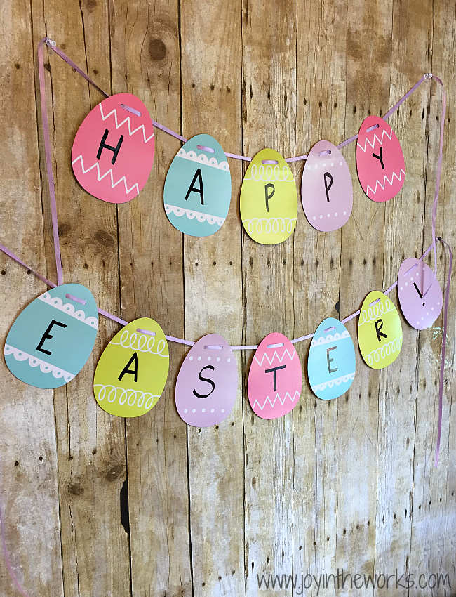 It is so easy to make your own Easter Decorations when you make this quick and easy DIY Easter Banner! You can make it with Easter Eggs, Bunnies or Carrots!