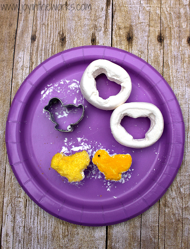 Make your own Peeps with these mini-marshmallow shapes! From chick marshmallows to Easter egg marshmallows, you can make any shape you want with these DIY Easter Marshmallows! And they make the perfect Easter cupcake topper too!