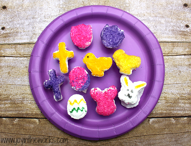 Make your own Peeps with these mini-marshmallow shapes! From chick marshmallows to Easter egg marshmallows, you can make any shape you want with these DIY Easter Marshmallows! And they make the perfect Easter cupcake topper too!