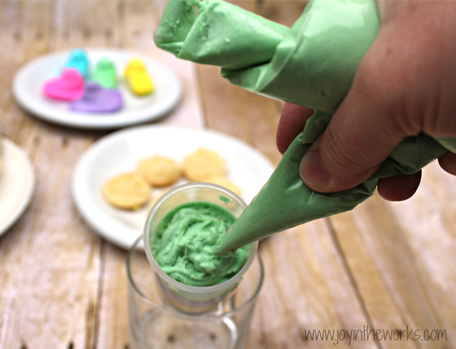 Peeps Push-Up Pops are so easy to make and they make such a fun Easter treat for kids! Plus they combine the best ingredients with cake, frosting and marshmallows in one dessert!