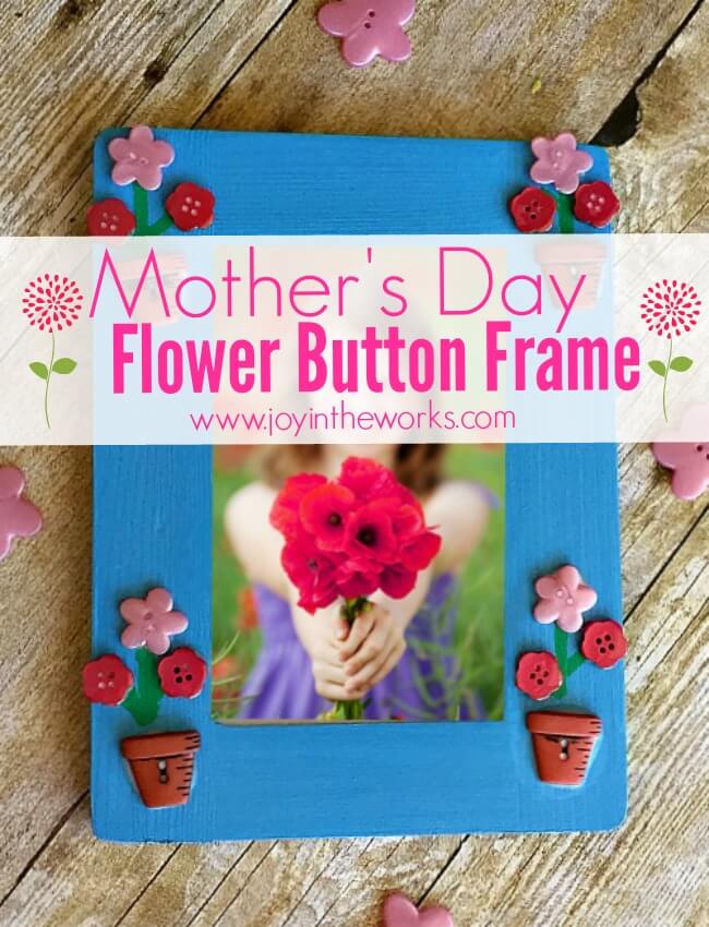 Such an easy Mother's Day gift! To mkae a Mother's Day Flower Button Frame simply paint a frame, add flower buttons (and flower pot buttons if you are lucky enough to find them!) and add stems! So easy that a kid not only can make it, but should make it as a gift for a mom or a grandmother!