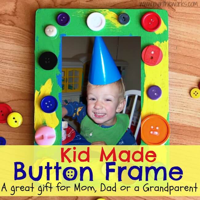 Looking for a kid made gift for mom, dad or a grandparent? A kid made button frame with a sweet picture of the child makes a great gift and is sure to please any relative!