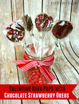 Valentine Oreo Pops using Chocolate Strawberry Oreos