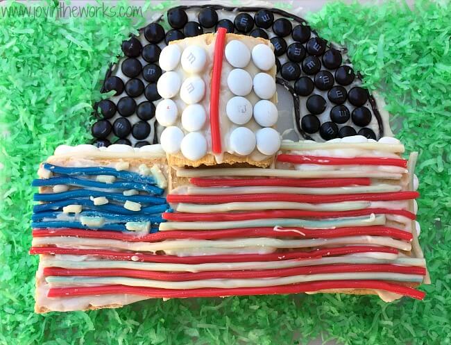 Looking for a 4th of July family fun activity? How about making a graham cracker White House and decorating it with red, white and blue patriotic candy? Gingerbread Houses aren't just for Christmas anymore, especially since candy house decorating always brings the family together! =) Step-by-step graham cracker house instructions included.