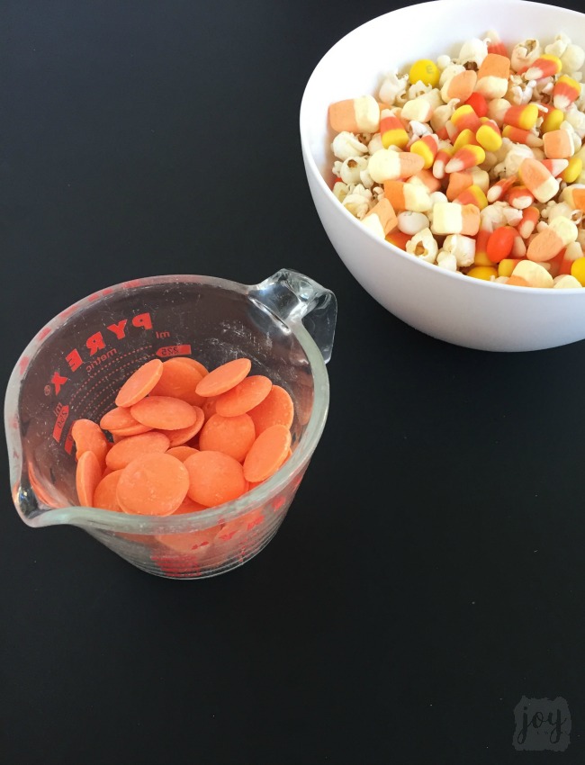 Whether you call it Candy Corn Trail Mix, Candy Corn Popcorn Mix or Candy Corn Snack Mix, this is the perfect Fall Snack for a Halloween Party or addition to a Boo Kit! Even better? It comes with a free printable Candy Corn Themed Halloween gift tag!