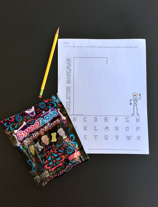 Skeleton Hangman, a Halloween version of Hangman, is the perfect printable Halloween party game- especially for a Class Halloween Party!