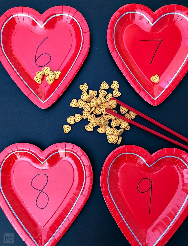 Practice addition, counting, subitizing and more with these simple Valentine themed math games using heart shaped paper plates! #valentinesday #mathgames #addition #subtraction #counting #math #handsonlearning