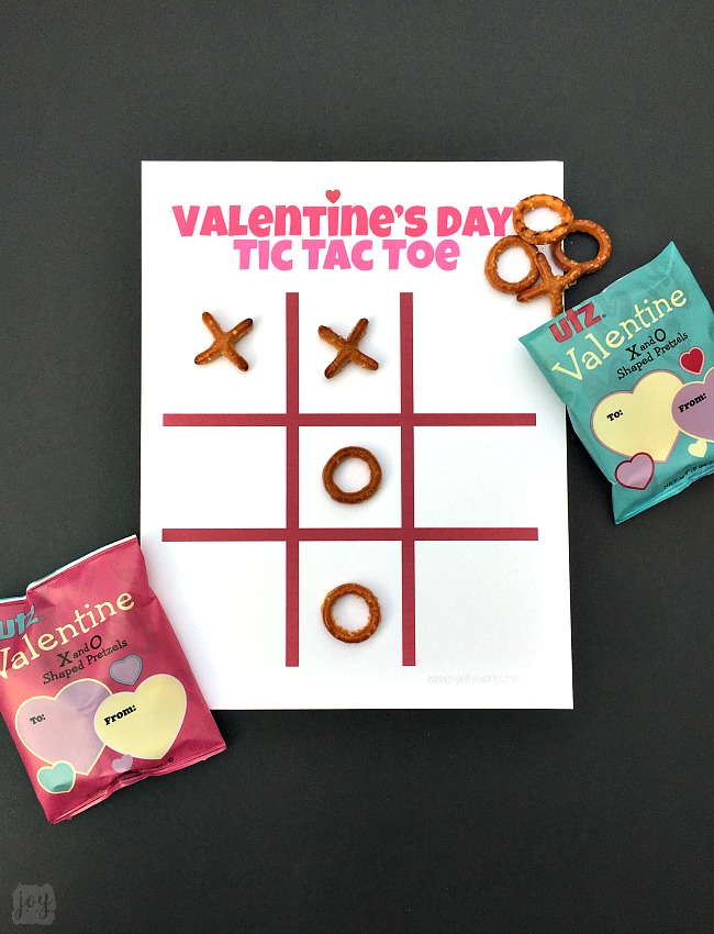 Need a quick and easy printable Valentine's Day Party Game? Valentine Themed Tic Tac Toe is always a hit, especially when you pair it with chocolate kisses or candy hearts! Download the free printable Valentine's Day game complete with game pieces or get inspired by the numerous creative game piece ideas! #valentinesdayparty #valentinesdaypartygames #kidgames #printablegame #freeprintable #tictactoe