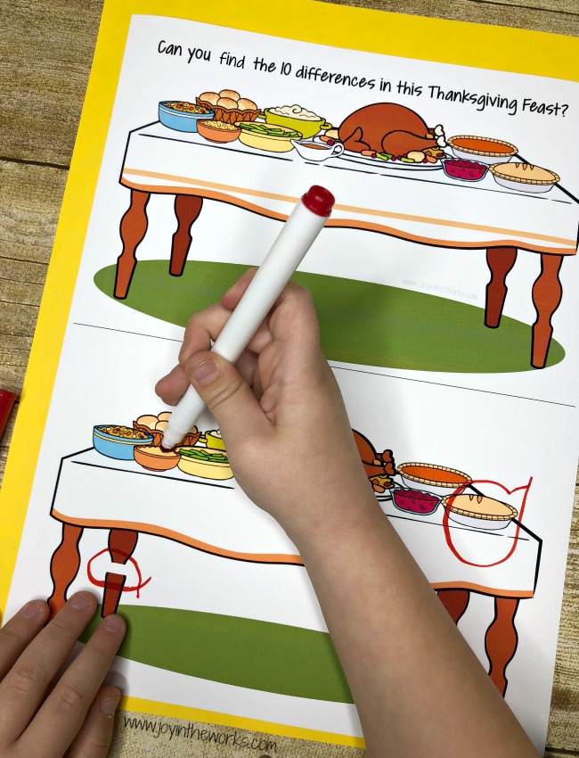 Keep the kids entertained with this Find the Differences Thanksgiving Printable. It's perfect for a Class Thanksgiving Feast at School or for Thanksgiving family fun at home!